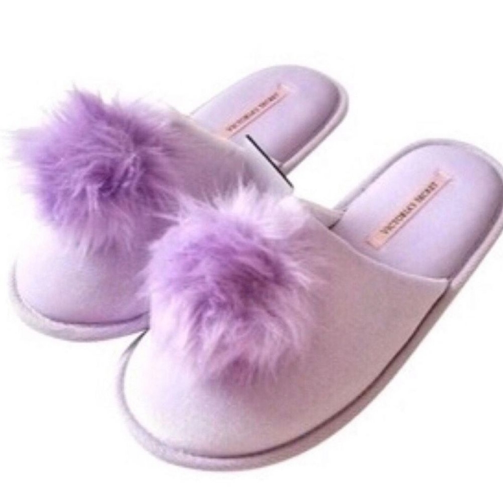 Victoria's Secret PomPom Slippers Lavender S NWT